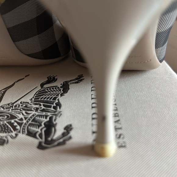 Burberry Designer Heels - Picture 8 of 9